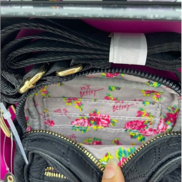 Betsey Johnson Crossbody & Ear Bud Case Women - Picture 4 of 8